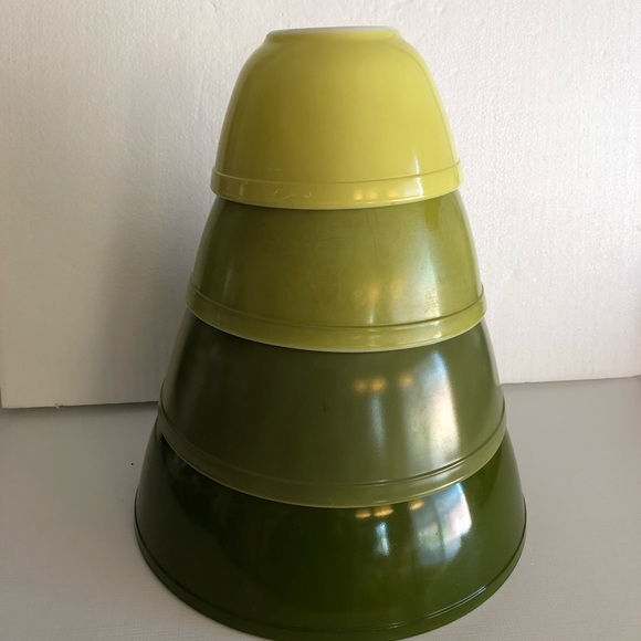Pyrex Other - Pyrex Mixing bowl set  of 4. Verde green avocado EXCELLENT